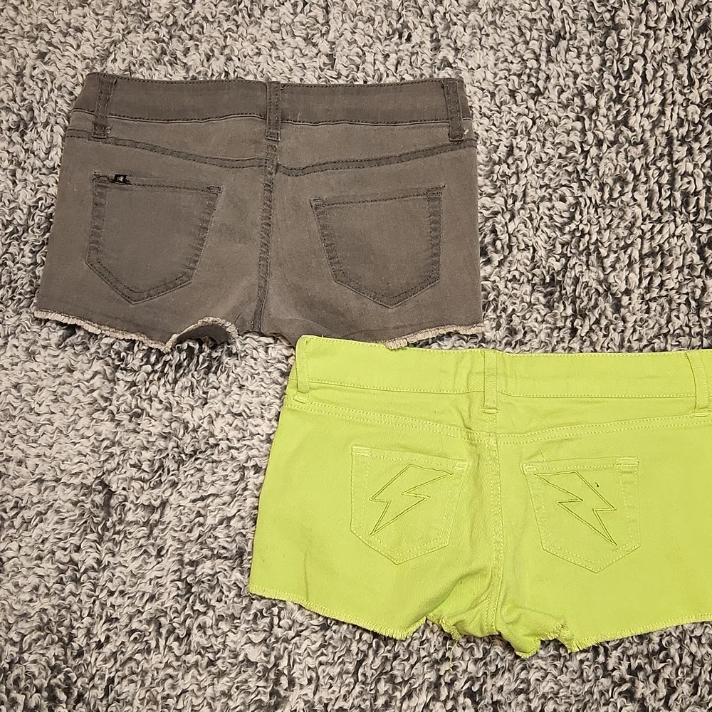 Hot Topic Shorts - Picture 2 of 3